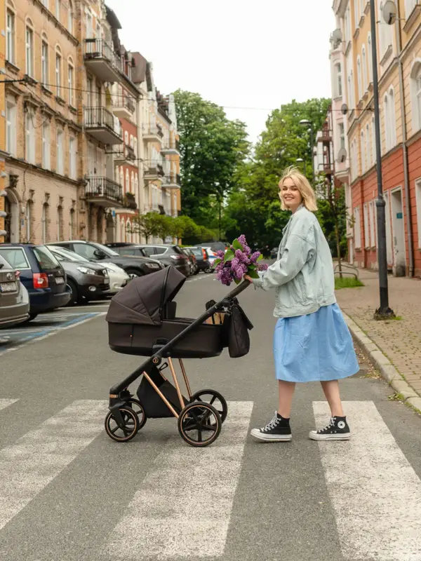 Kombi-Kinderwagen_Roan_IVI_2_0_Choco_LS_01